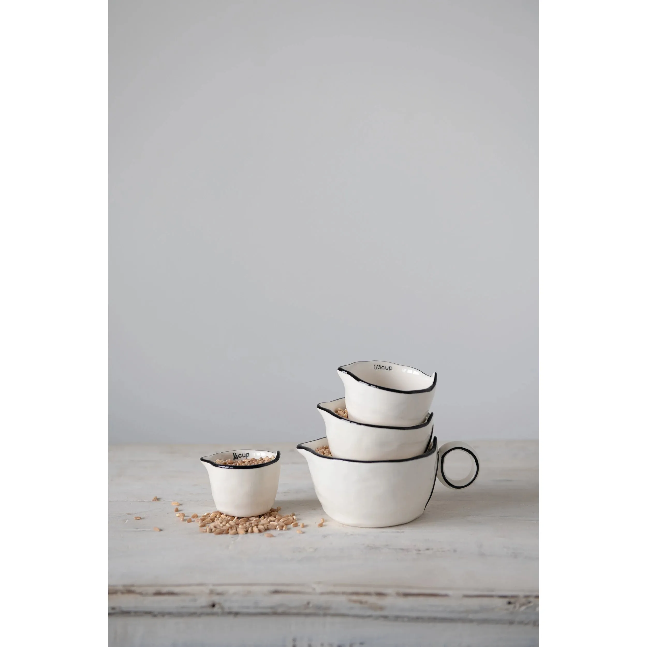B&W Stoneware Measuring Cup Set