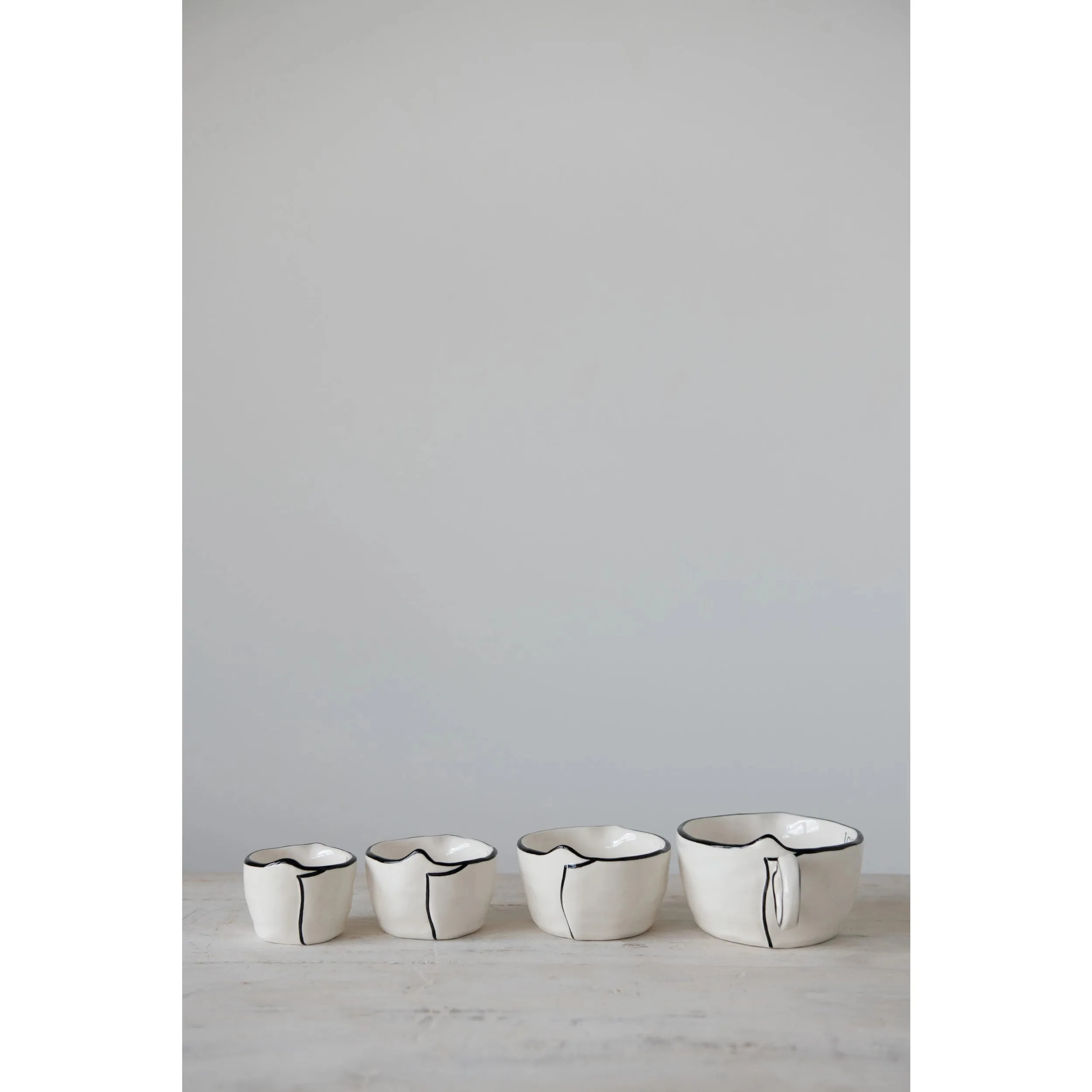 B&W Stoneware Measuring Cup Set