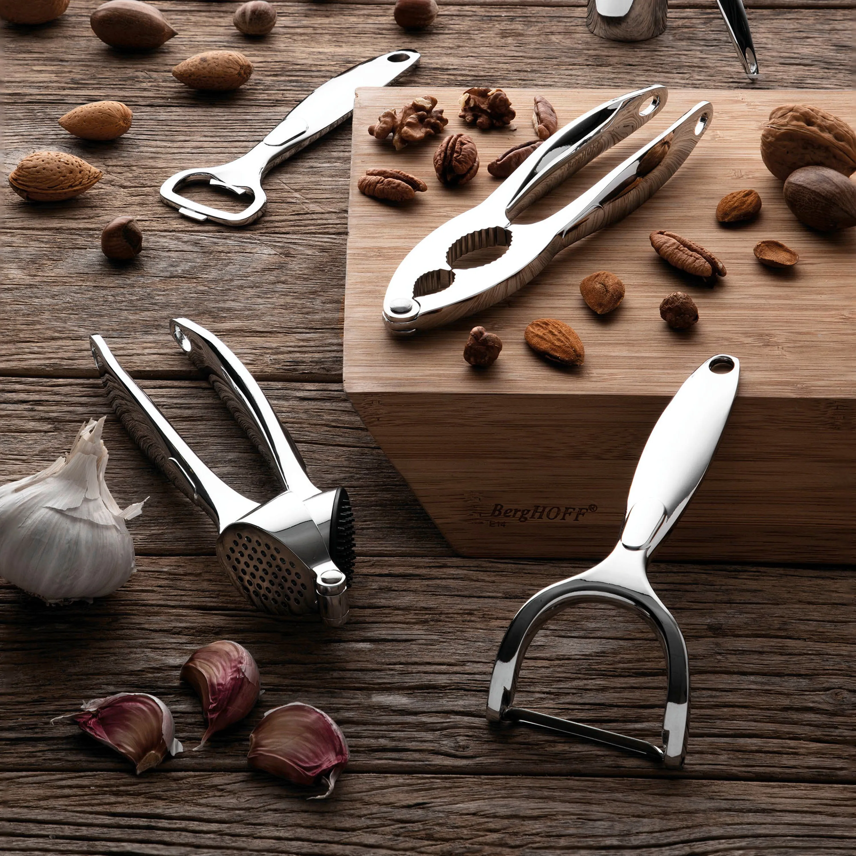 BergHOFF Essentials 7.75" Cast Zinc Alloy Garlic Press