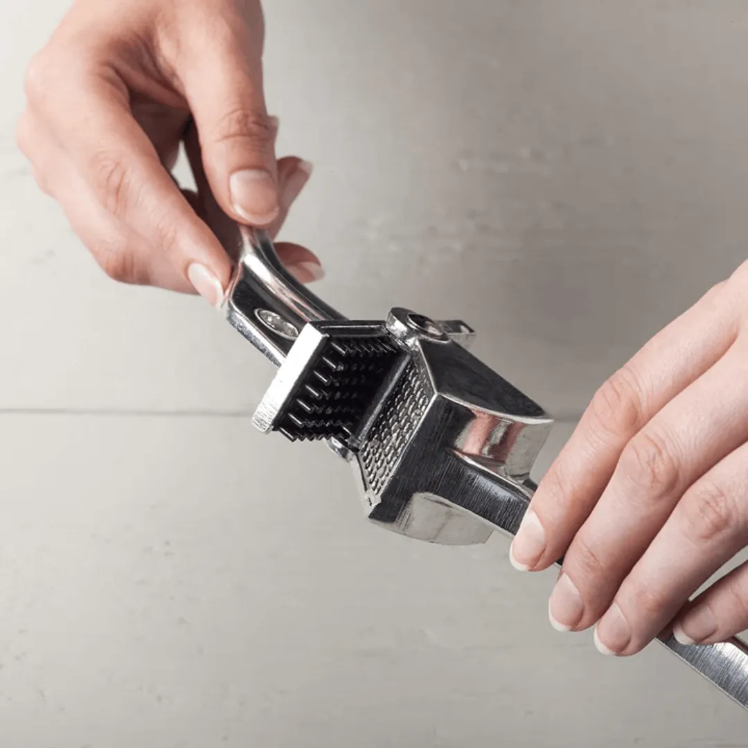 Royal Industries 7 inch Aluminum Garlic Press  This garlic press features pressing nubs that force the garlic through a stainless steel blade. It is extremely easy cleaning and won't leave your hands smelling like garlic all day-ROY GP
